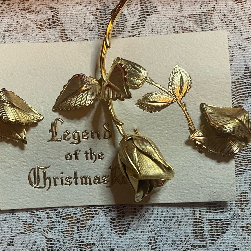 VINTAGE 1966 GIOVANNI "LEGEND OF THE CHRISTMAS ROSE" BROOCH PIN and earrings